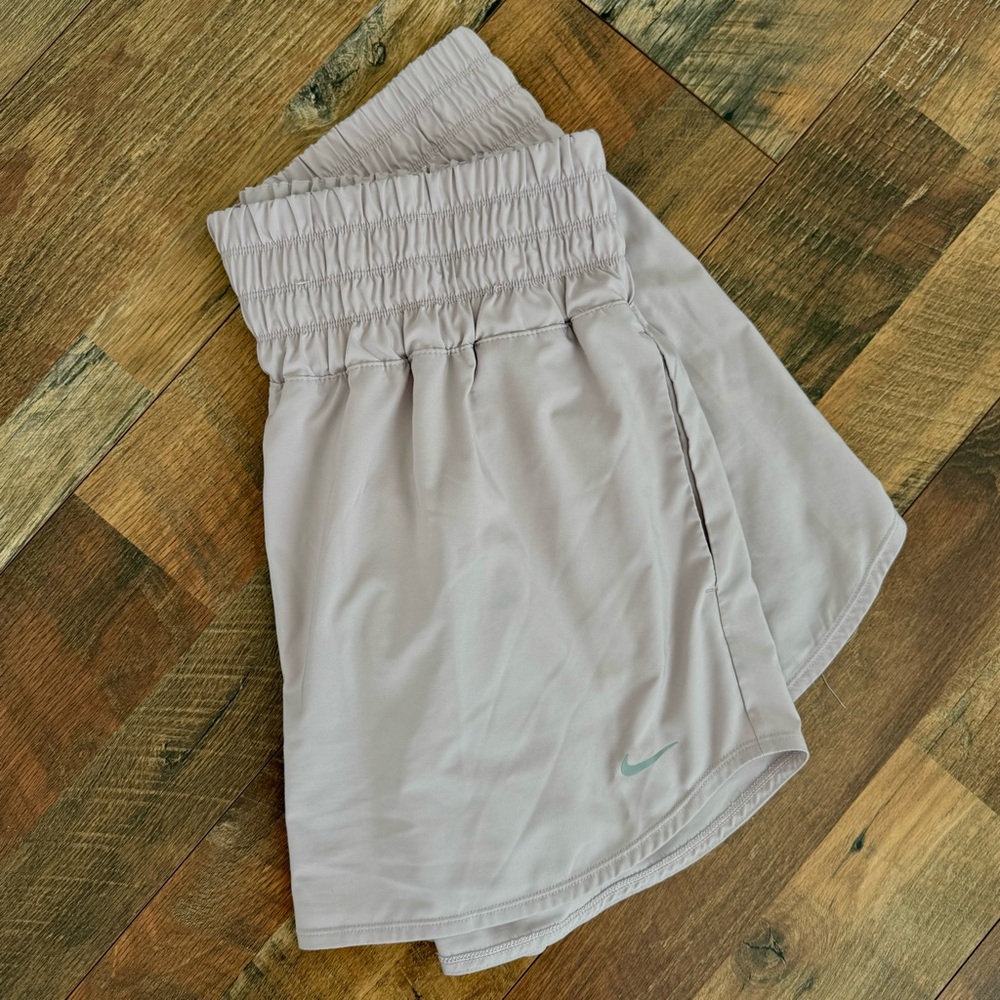 Nike Dri-FIT Ultra High Waisted 3” Shorts Platinum Violet XL